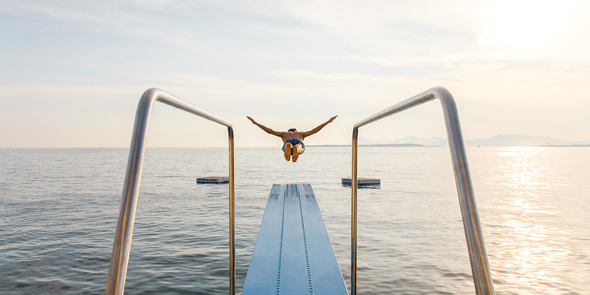 Diving off the board at Hotel du Cap